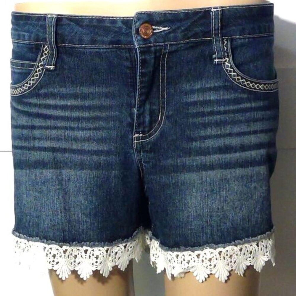 L.E.I. Women's Jean Shorts Ashley Style Low-Rise (Size 13) with Lace Accents - Picture 2 of 7